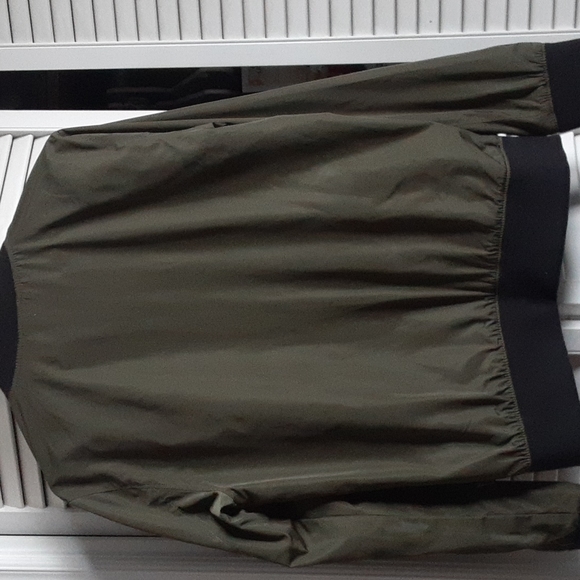 Hollister Windbreaker Size Small - Picture 3 of 4